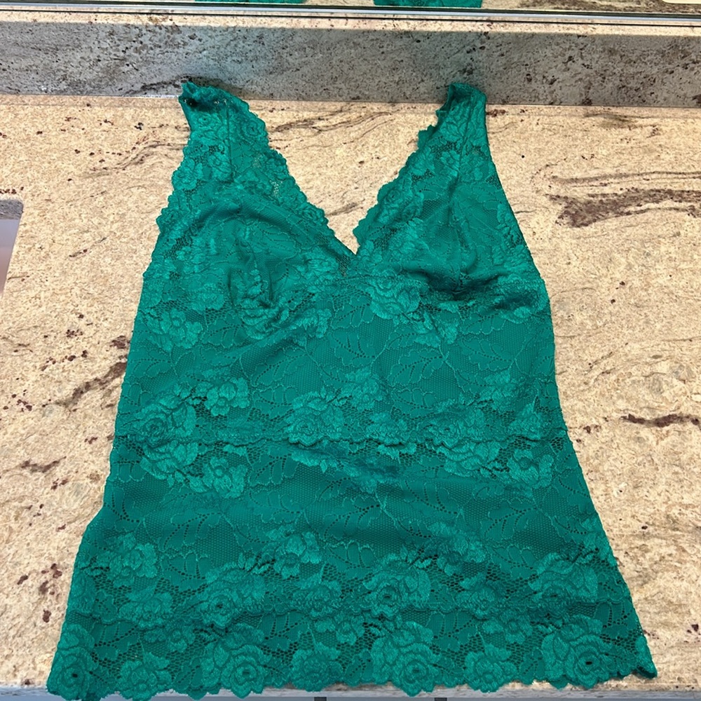 💚 BEBE - Aqua Green lace top